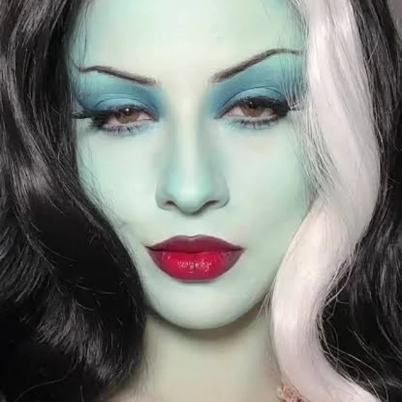 Elegant Lavender Gothic Dress - Picture 10 of 10